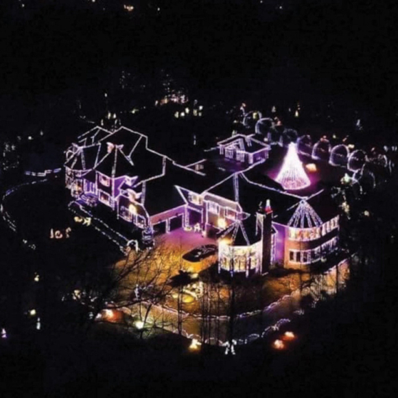 Iconic Holiday Experiences Main & Broad